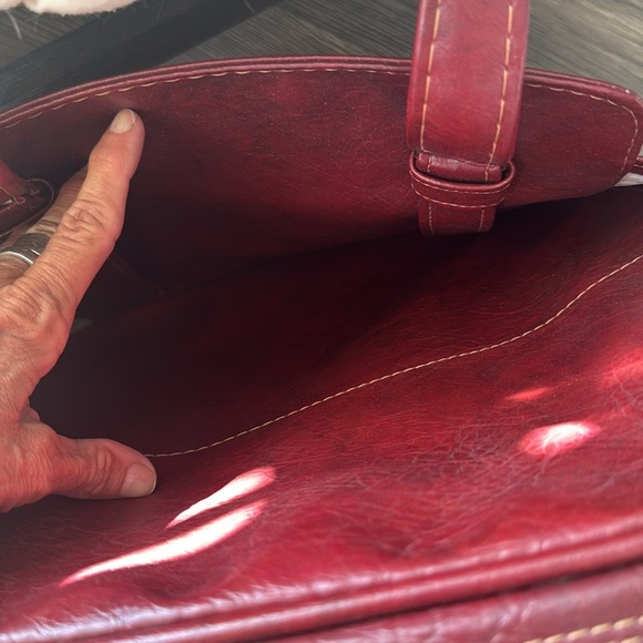 Vintage Samsonite Red Leather Travel Bag, 15" x 15.5" x 8" - Picture 8 of 14